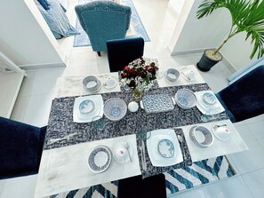 Apartemen, 2 kamar tidur | Ruang makan