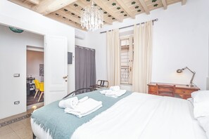 1 habitación, tabla de planchar con plancha, wifi y ropa de cama