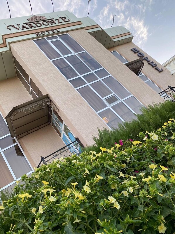 Front of property - Vardonze  (Bukhara)