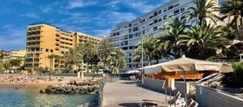 Second floor apartment in facility with direct beach access