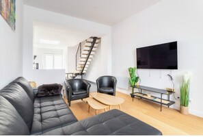 Smart-TV, Tischfußball, Bücher