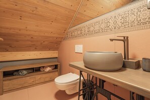 Family Studio, Mountain View, Mountainside (Spalnica Luxury Suite) | Bathroom | Shower, towels, soap, shampoo