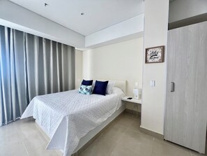 1 habitación, tabla de planchar con plancha, wifi y ropa de cama
