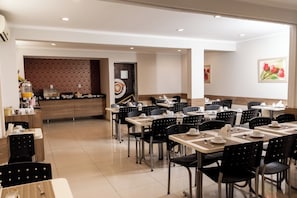 Tägliches inbegriffenes Frühstücksbuffet