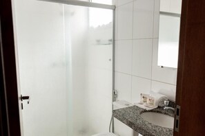 Kamar Double, 1 Tempat Tidur Double | Kamar mandi | Shower, pengering rambut, handuk, dan sabun