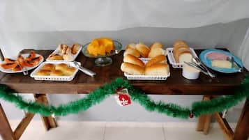 Café da manhã self-service grátis todos os dias