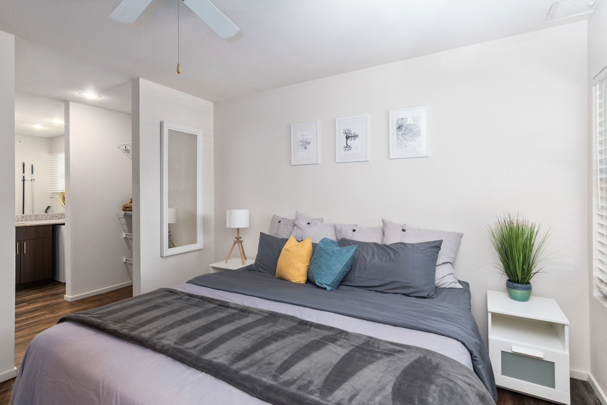 1 slaapkamer, een strijkplank/strijkijzer, wifi, beddengoed