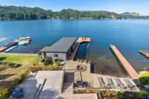 5 bedrooms, Internet - Lakefront Luxury Stunning Views Dock Hot Tub (Olympia)