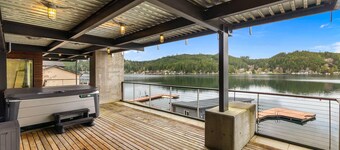 Lakefront Luxury Stunning Views Dock Hot Tub