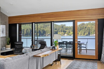 Lakefront Luxury Stunning Views Dock Hot Tub