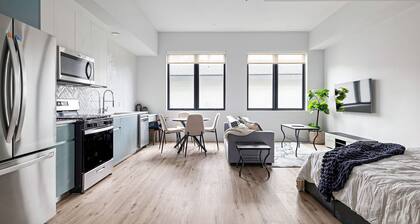 Upstay Newly Renovated Modern Apartment Near Soco