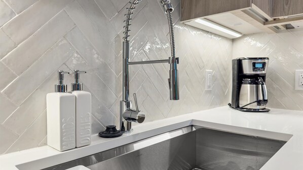 Room - Upstay Newly Renovated Modern Apartment Near Soco (Austin)