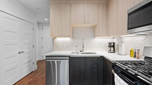 Studio - Upstay Newly Renovated Modern Apartment Near Soco (Austin)