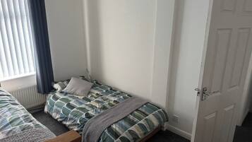 3 bedrooms, iron/ironing board, free WiFi, bed sheets