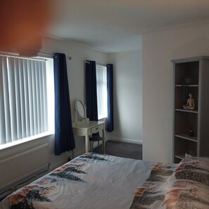 3 bedrooms, iron/ironing board, free WiFi, bed sheets