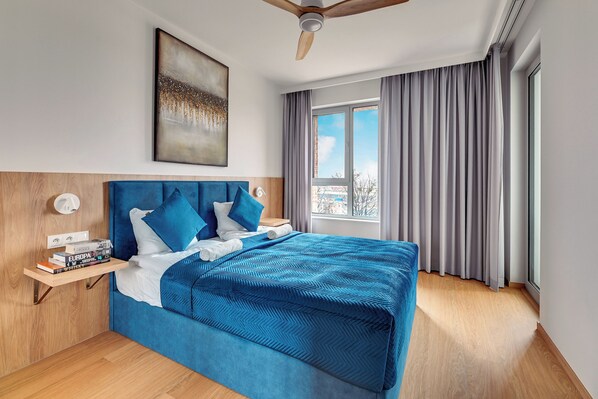 デラックス アパートメント リバービュー | 1 室のベッドルーム、客室ごとに異なる装飾、客室ごとに異なるインテリア、アイロン / アイロン台