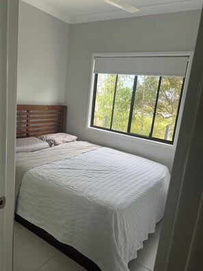 2 bedrooms, iron/ironing board, bed sheets