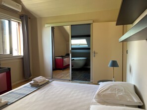 5 عدّة غرف نوم ومكواة/لوح كي وسرير سفر وواي فاي