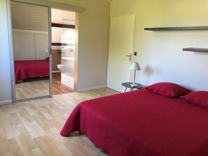 5 bedrooms, iron/ironing board, travel cot, WiFi