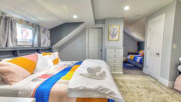 4 bedrooms, desk, iron/ironing board, travel crib