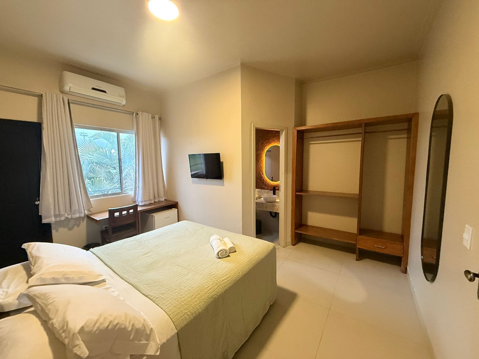 Chambre Deluxe double, balcon, vue sur le jardin | Espace de travail pour ordinateurs portables, accès au Wi-Fi (inclus)