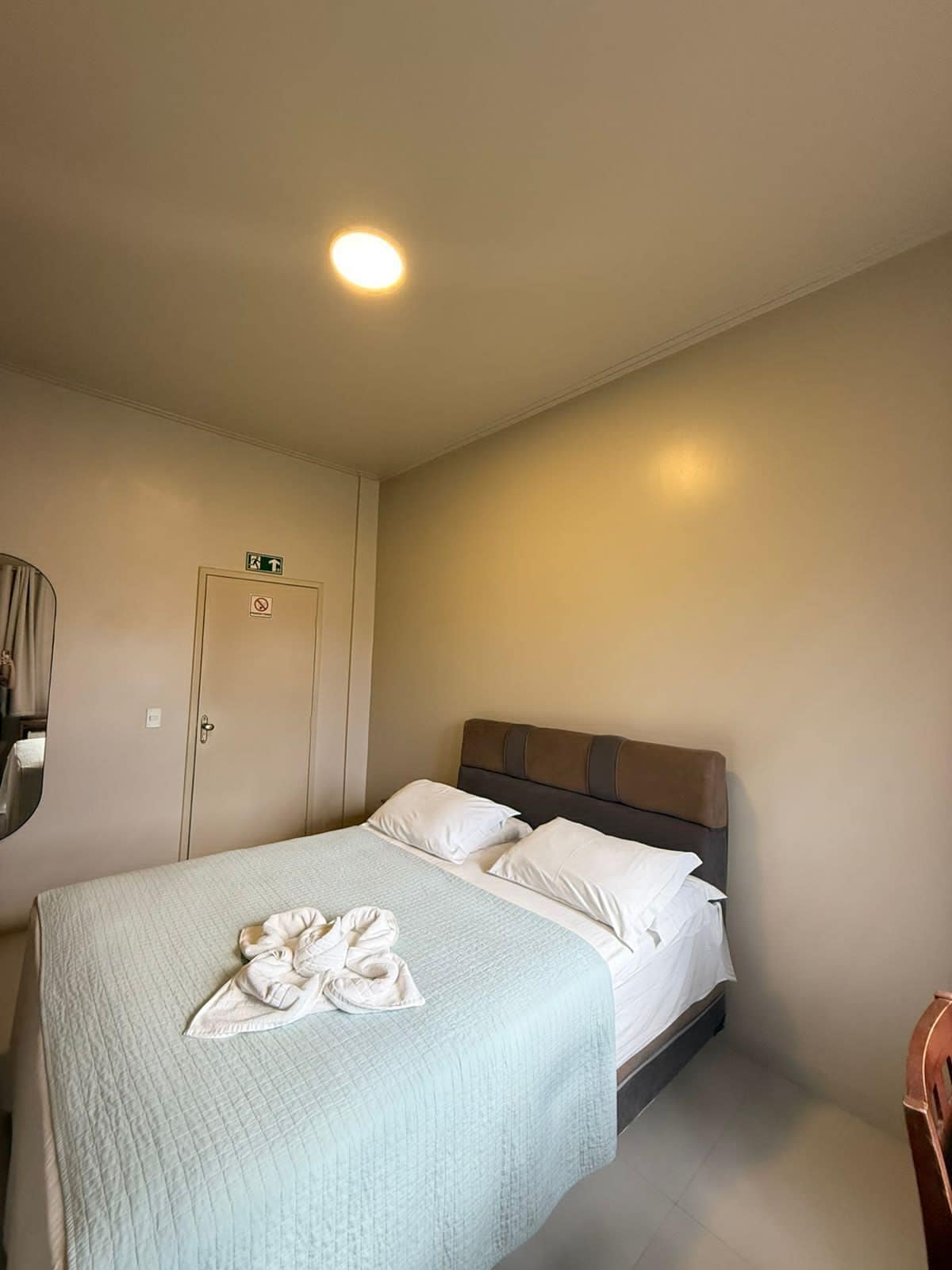 Deluxe-værelse med dobbeltseng eller 2 enkeltsenge - balkon - udsigt til have | Arbejdsområde til bærbare computere, gratis Wi-Fi
