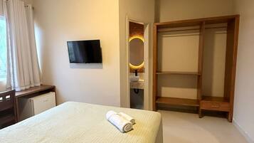 Camera Deluxe con letto matrimoniale o 2 letti singoli, balcone, vista giardino | Postazione laptop, Wi-Fi gratuito