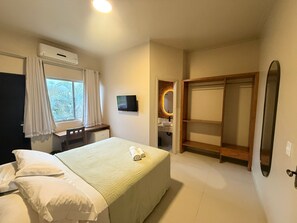 Chambre Deluxe double, balcon, vue sur le jardin | Espace de travail pour ordinateurs portables, accès au Wi-Fi (inclus)