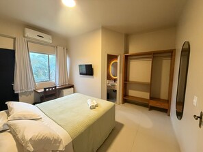 Chambre Deluxe double, balcon, vue sur le jardin | Espace de travail pour ordinateurs portables, accès au Wi-Fi (inclus)