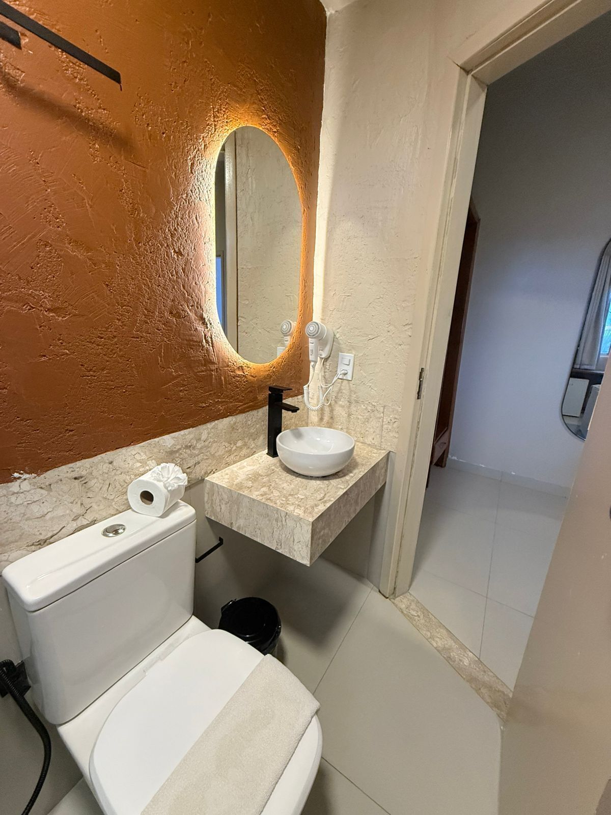 Quarto casal luxo, sacada, vista para o jardim | Banheiro | Produtos de toalete grátis, toalhas de banho