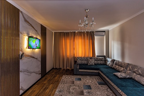 Two-Bedroom Urban Oasis - Cozy & Relaxing Atmosphere