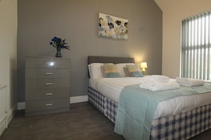 Hypo-allergenic bedding, iron/ironing board, free WiFi, bed sheets