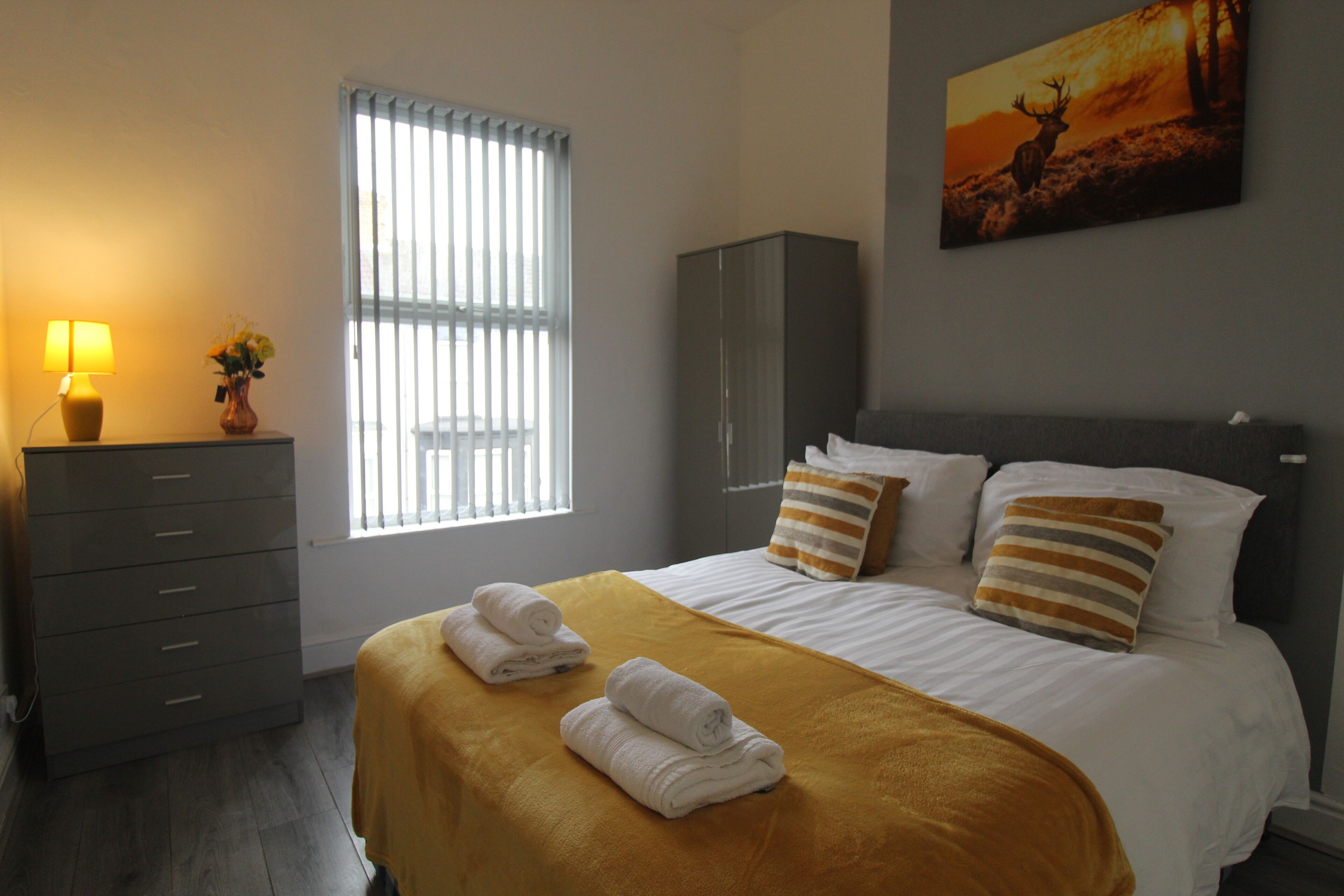 Hypo-allergenic bedding, iron/ironing board, free WiFi, bed sheets