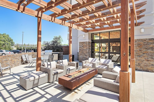 Bamboo Loft Elegant Spacious - dedicated workspace dedicated Parking has a GYM