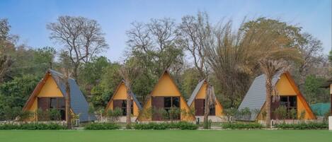 Vista frontal de la propiedad