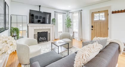 Walk to Amphitheater & Stadium: Home w/ Deck!