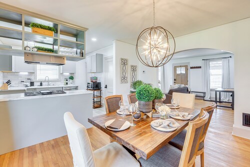 Walk to Amphitheater & Stadium: Home w/ Deck!