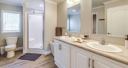 1 Mi to Outlets Ocean City: Home w/ Large Yard!