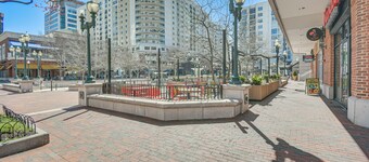 11 Mi to Virginia Beach Boardwalk: Studio Retreat!