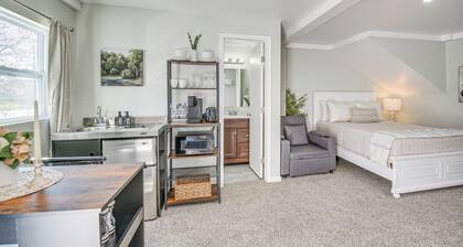 11 Mi to Virginia Beach Boardwalk: Studio Retreat!