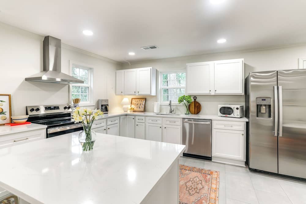 2 Mi to Ole Miss: Modern Home in Historic District - Oxford, MS