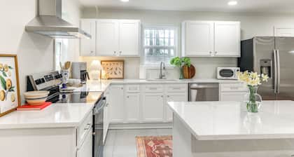2 Mi to Ole Miss: Modern Home in Historic District