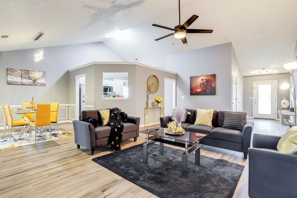 Close To Shopping: Pet-friendly Lawrenceville Home - Lawrenceville, GA