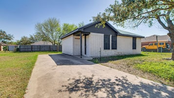 House (1 Bedroom) | Interior