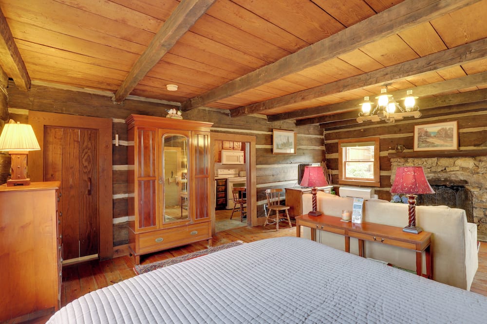 Scenic Hot Springs Retreat Near Appalachian Trail! - Allegheny, NC