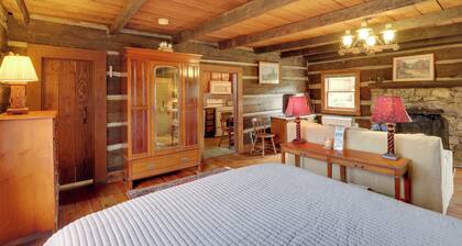 Scenic Hot Springs Retreat Near Appalachian Trail!