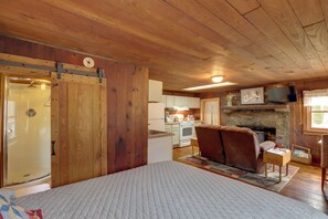 Interior - Walk to Appalachian Trail: Hot Springs Getaway! (Hot Springs)