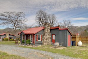 Apartment (0 Bedroom) | Interior - Walk to Appalachian Trail: Hot Springs Getaway! (Hot Springs)