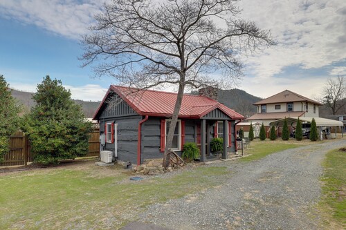 Walk to Appalachian Trail: Hot Springs Getaway!