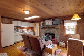 Interior - Walk to Appalachian Trail: Hot Springs Getaway! (Hot Springs)